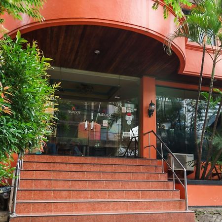 ג'קרטה Reddoorz @ Jalan Jaksa מראה חיצוני תמונה